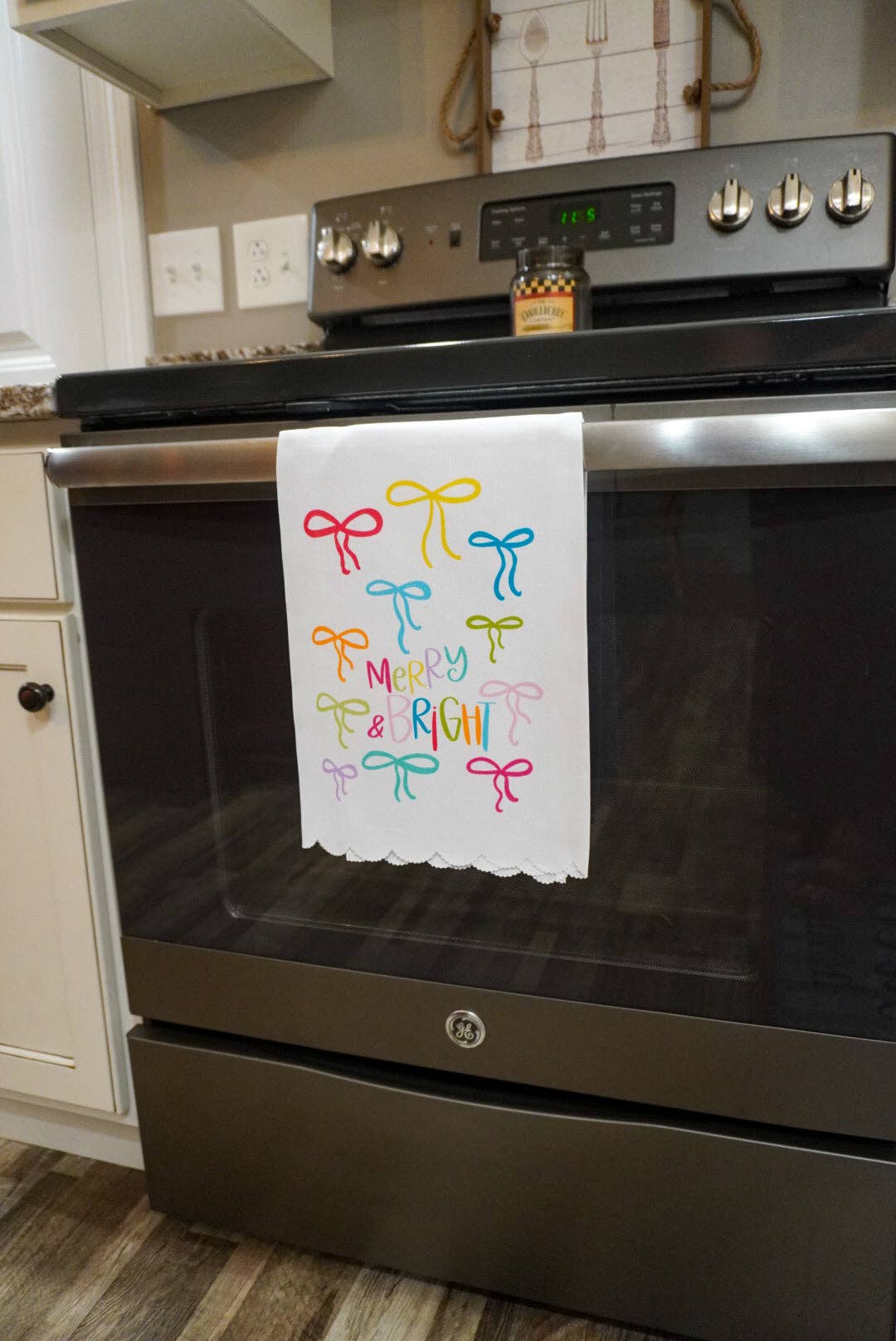 Merry and Bright Bows Scalloped Tea Towel