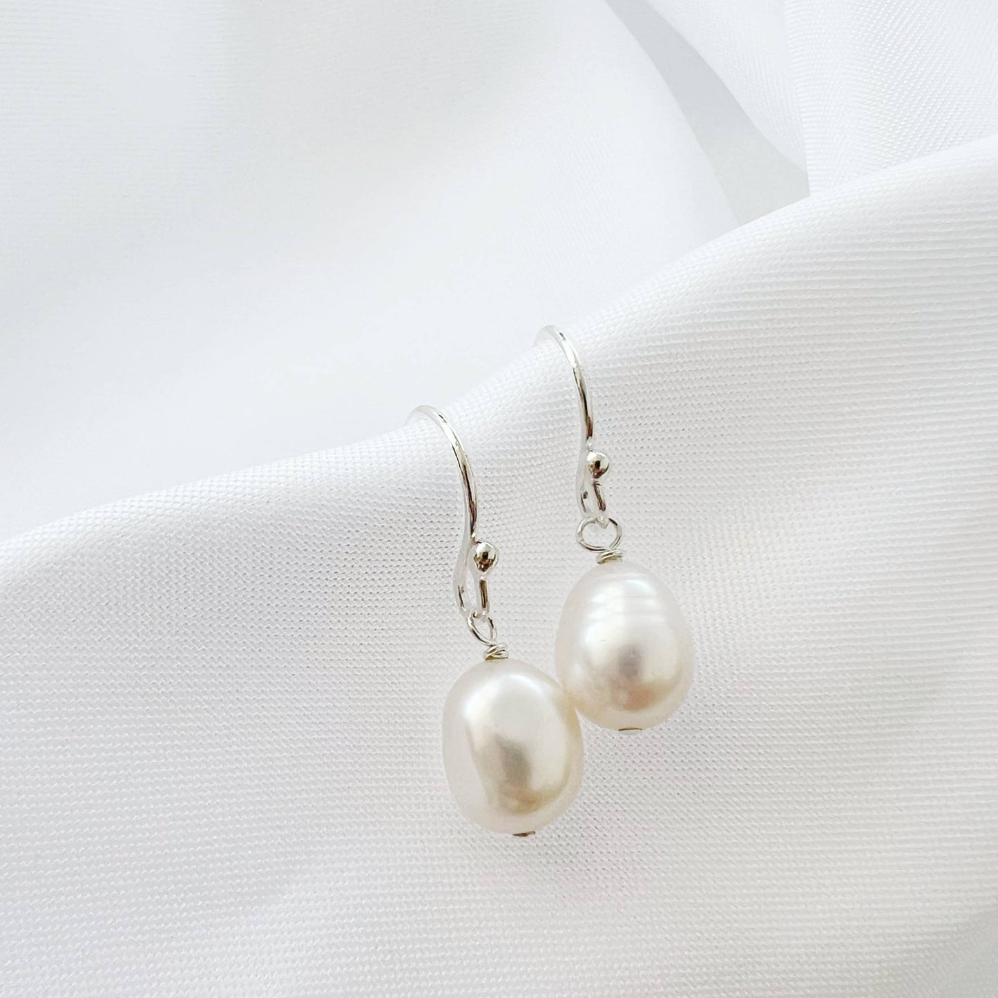Freshwater Pearl Dangle Earrings Gold