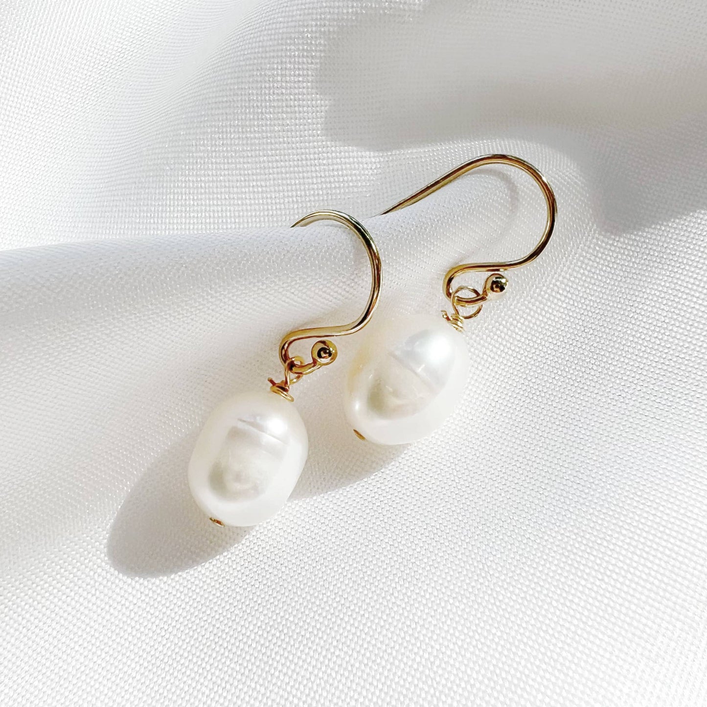 Freshwater Pearl Dangle Earrings Gold
