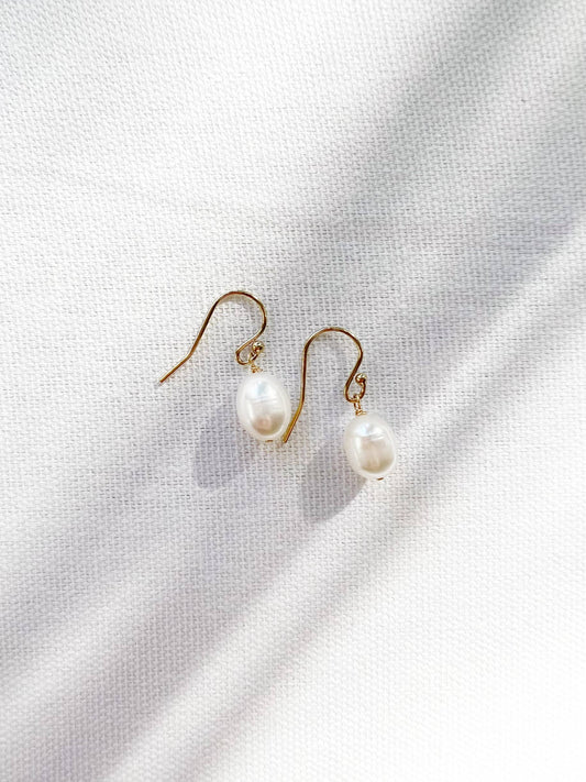 Freshwater Pearl Dangle Earrings Gold